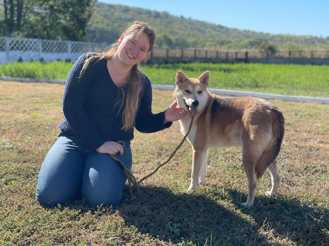 Lyanne Ausema outdoors with a dog.